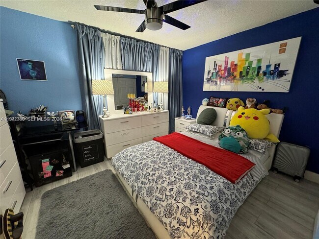 Building Photo - 3870 W 8th Ln