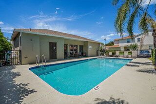 Building Photo - Like New Townhome in Heritage Oaks!