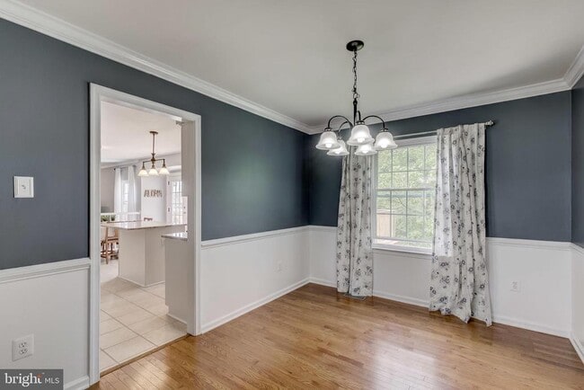 Building Photo - 583 Henderson Rd