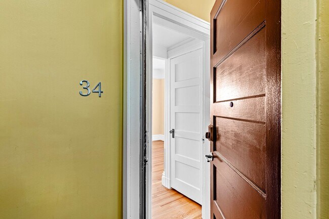 Building Photo - 1115 Polk St