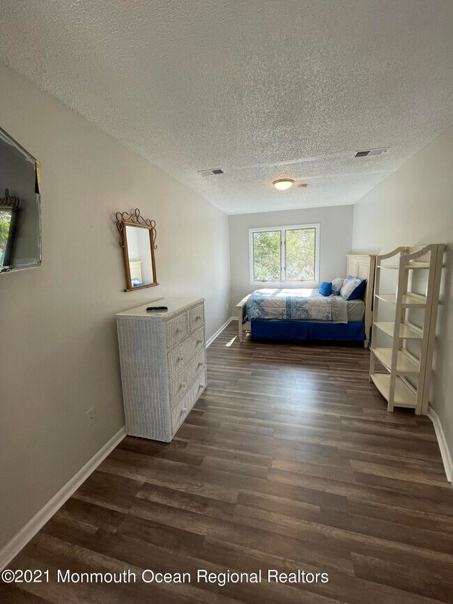 Building Photo - 231 Sumner Ave