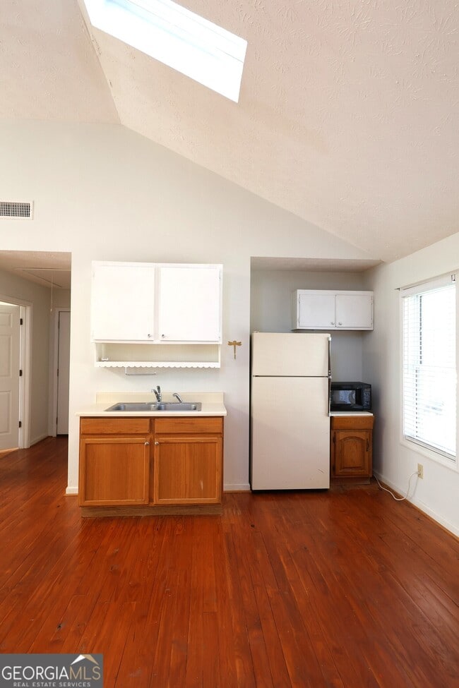 Building Photo - 217 Mountain View St