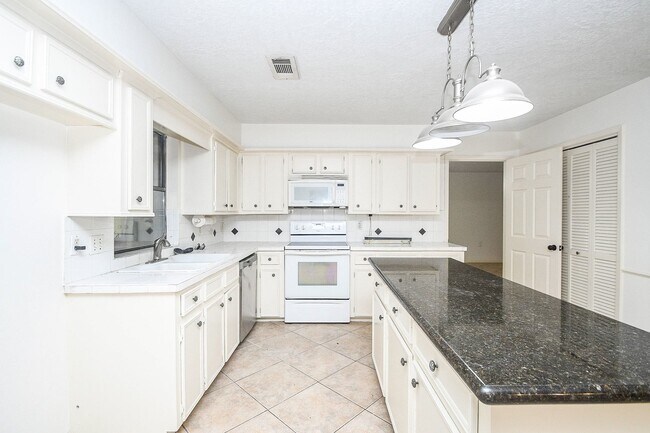 Building Photo - 6702 Spring Leaf Dr