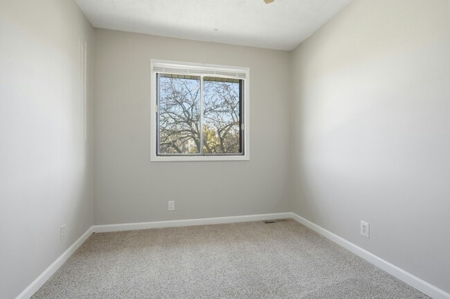 Building Photo - 107 N Orr Dr