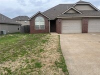 Building Photo - 903 W Post Rd