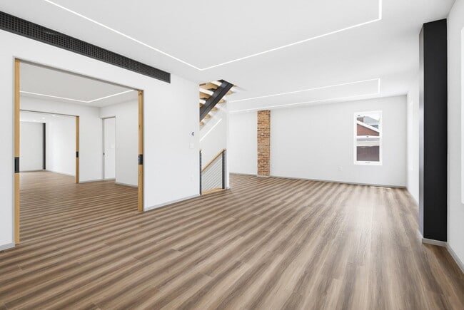 Building Photo - 107 Calder St