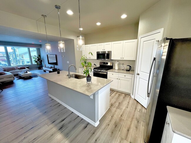 Building Photo - 7870 Bone Crk Pt