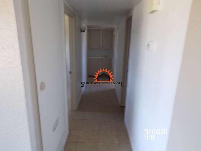 Building Photo - Cute 3 bedrooms 2 bath home 1 car garage