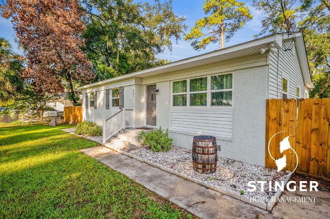 Building Photo - 907 Belleview Cir W