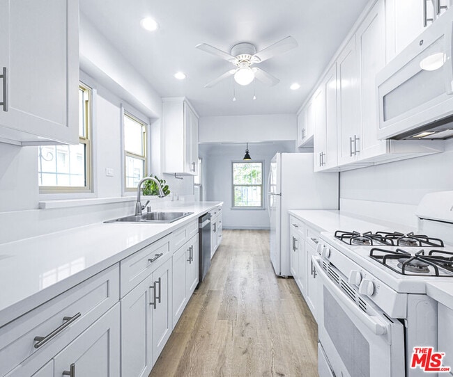 Building Photo - 1119 S Crescent Heights Blvd