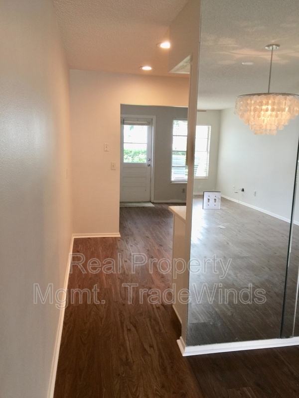 Building Photo - 2256 Spanish Dr