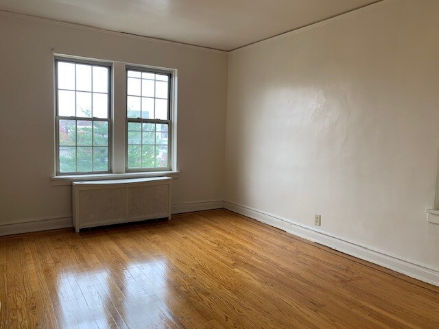 Building Photo - Tudor Court