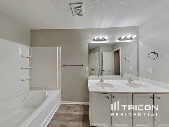 Building Photo - 4085 Heather View Ln