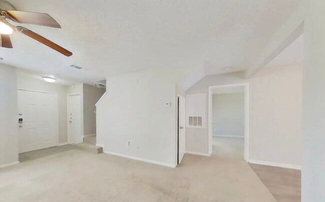 Building Photo - MOVE IN READY