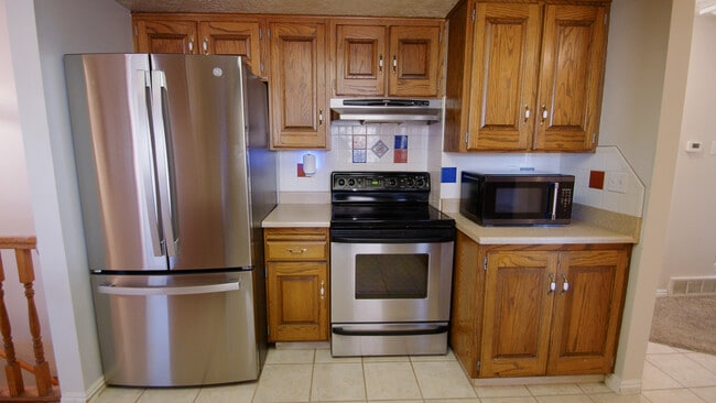 Building Photo - 2455 S Bluff Rd