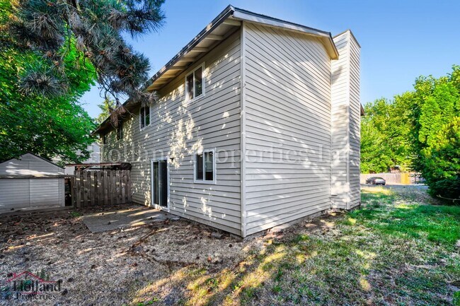 Building Photo - 4630 SW Southview Terrace