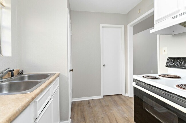 Building Photo - 1176 Oregon Ave