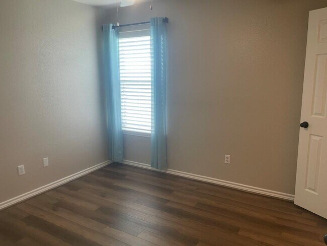 Building Photo - 3942 Las Bahias Dr