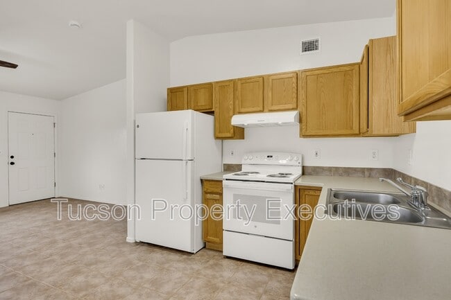 Building Photo - 2666 N Winstel Blvd