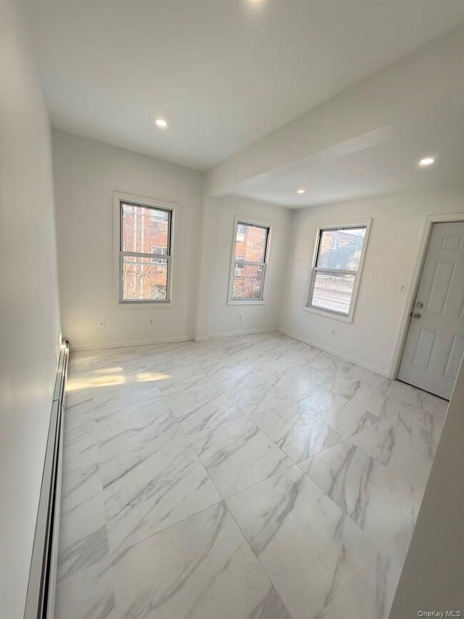 Building Photo - 41-46 Hampton St