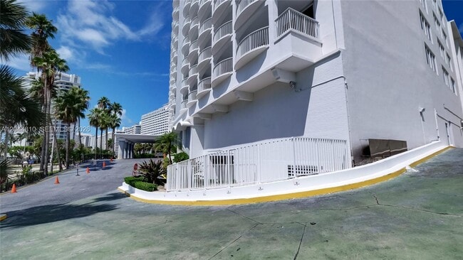 Building Photo - 5401 Collins Ave