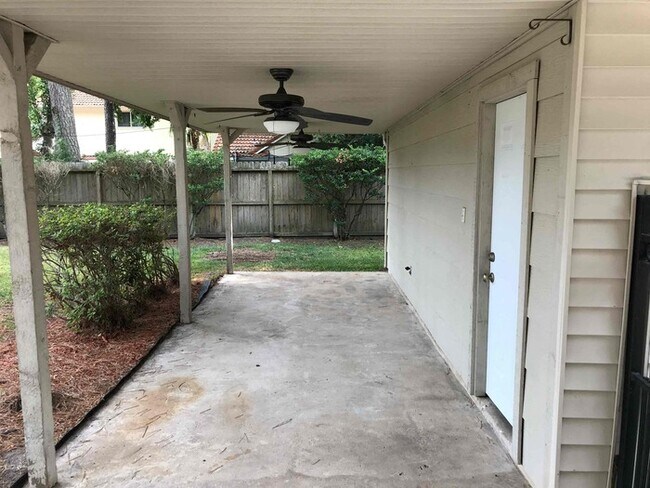 Building Photo - 11715 Parkriver Dr