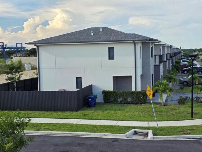 Building Photo - 1402 NW 1st St