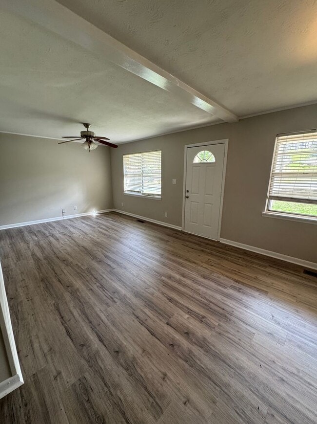 Building Photo - 6332 Winwood Dr