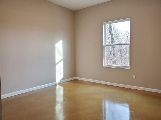 Building Photo - 219 Cane Creek Ln