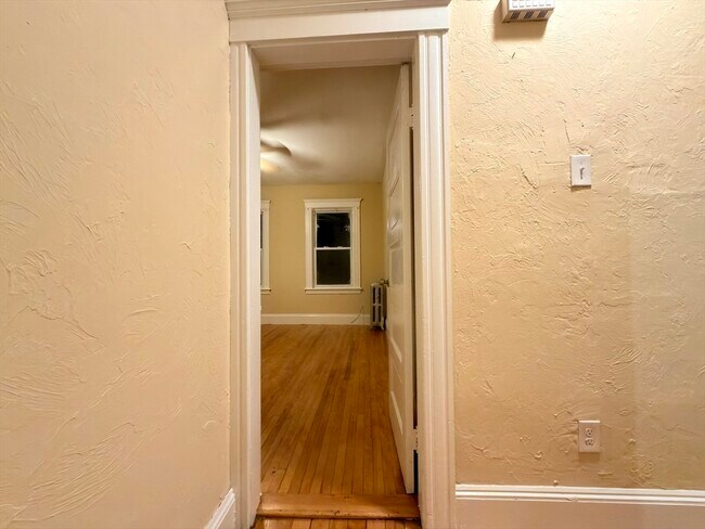 Building Photo - 90 Vernon St