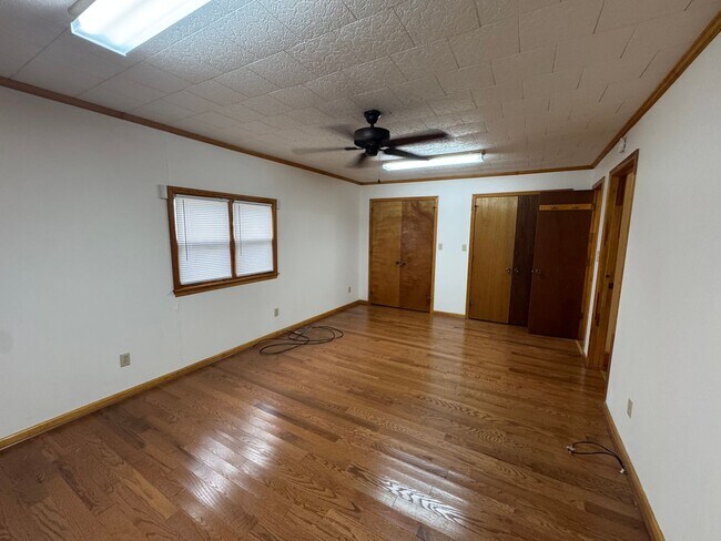 Building Photo - 112 Kale St