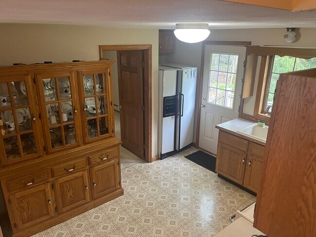 Building Photo - 15 Lorin Dr