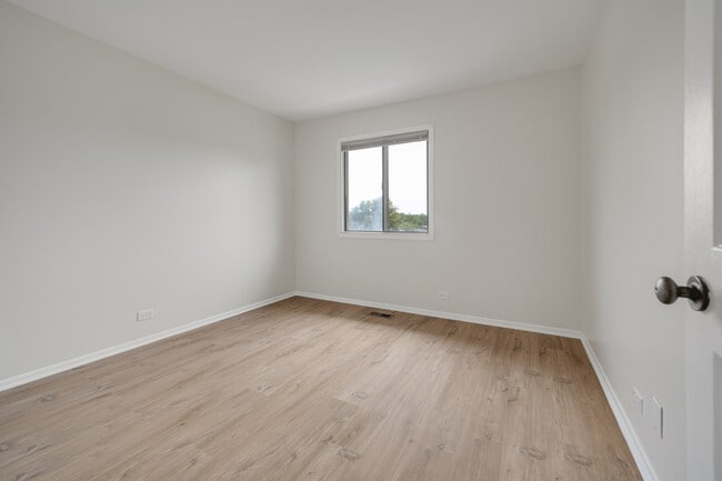 Building Photo - 40 N Waterford Dr