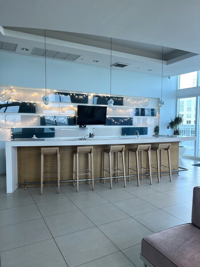 Building Photo - 1900 N Bayshore Dr