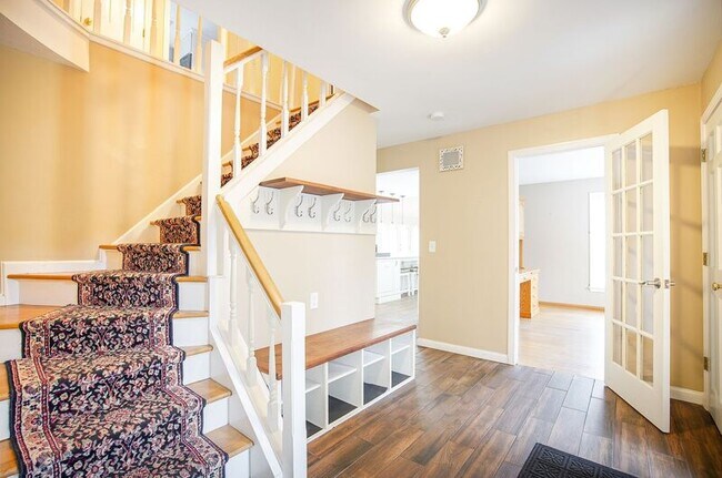 Building Photo - 14 Horseshoe Ln