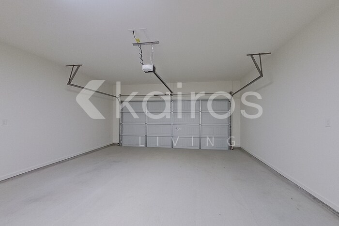 Building Photo - 121 Rainfall Ln