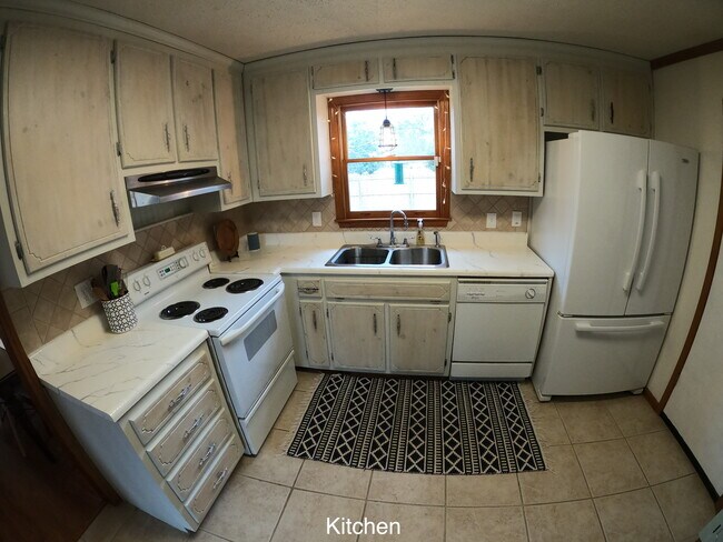 Building Photo - 201 Deerchase Dr