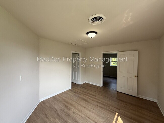 Building Photo - 209 Hamilton St