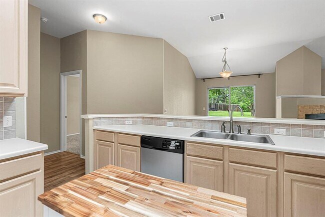 Building Photo - 7172 Ridge Oak Rd