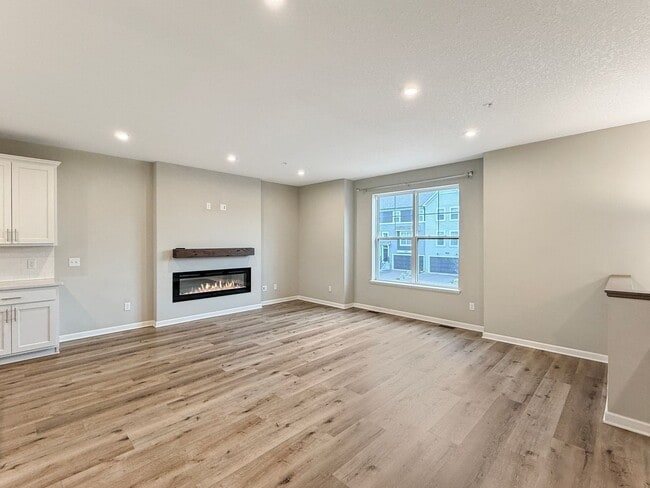 Building Photo - 13485 Territorial Cir N