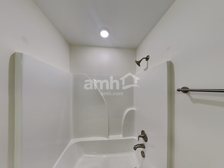 Building Photo - 5072 Trailwater Dr