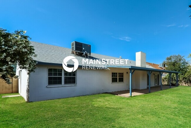 Building Photo - 6202 W Sunnyside Dr
