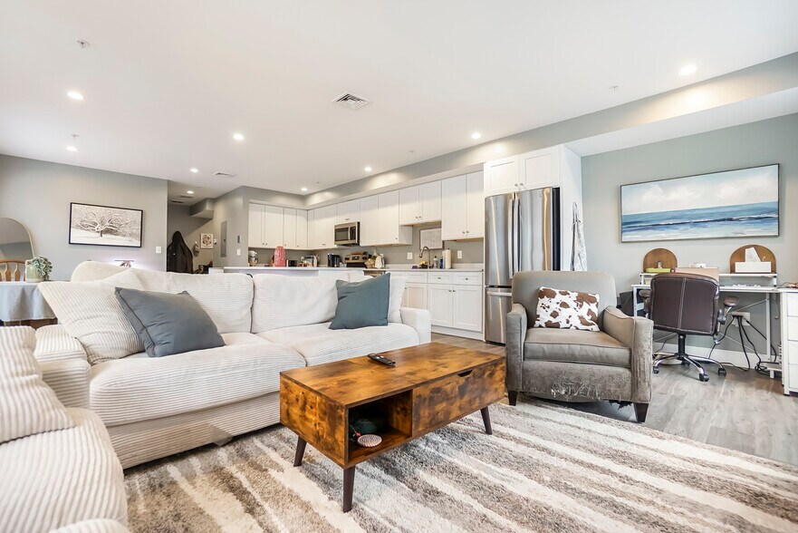 Building Photo - 247 Bussey St