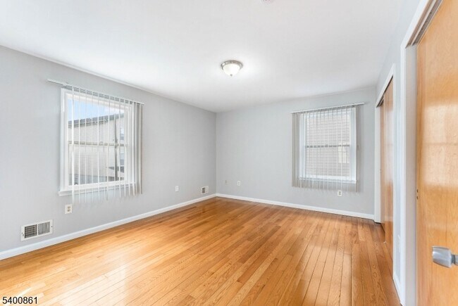 Building Photo - 466 Lidgerwood Ave