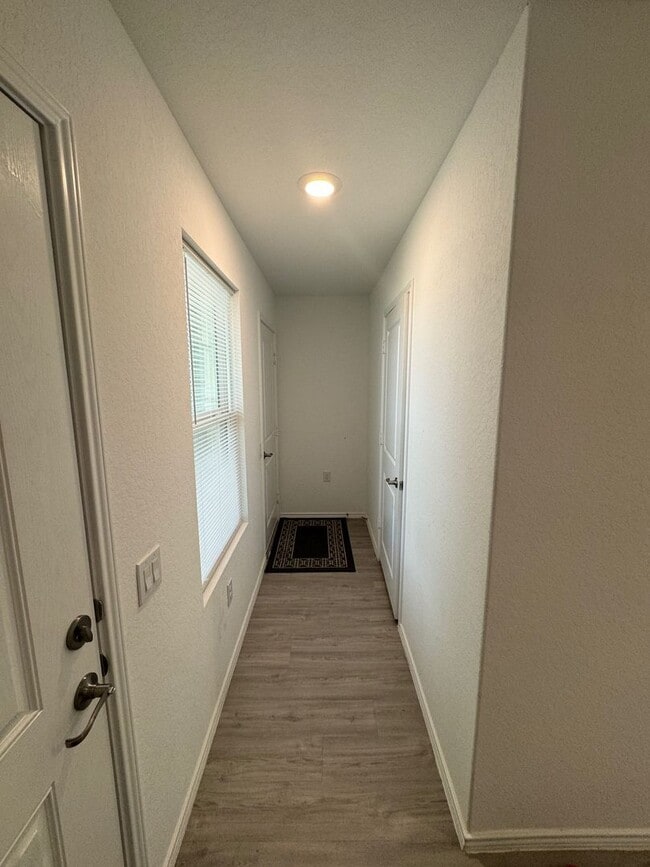Building Photo - Ready For Move In- New One Story 3/2 - Mod...