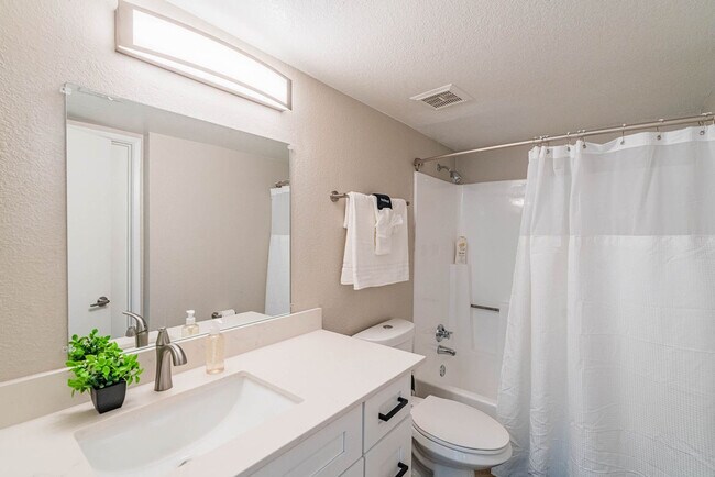 Building Photo - 8550 E McDowell Rd