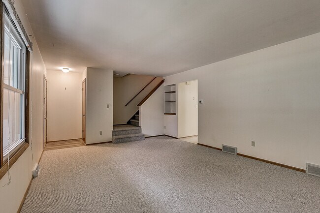 Living Room 6825 - 6825 S Juniper Dr