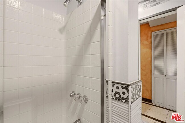 Building Photo - 4131 Mantova Dr