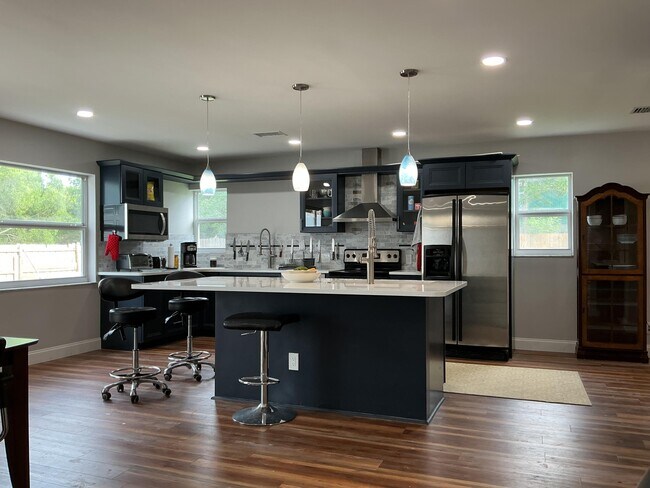 Building Photo - 537 NW 51st Ave