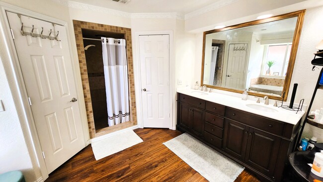 Building Photo - 4204 Country Brook Dr